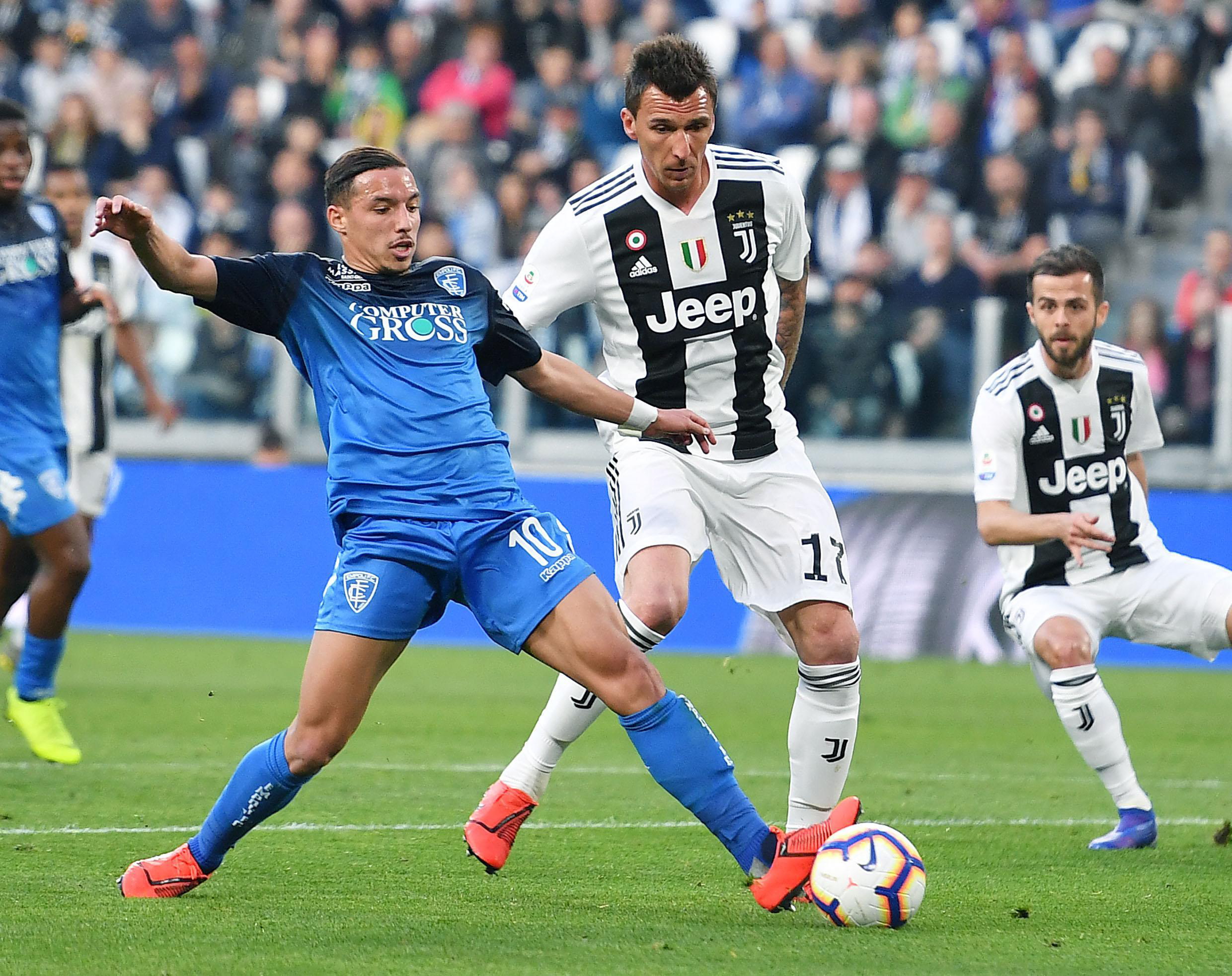 中超9／10月最佳阵容：卡扎伊什维利领衔，吴曦、吕焯毅入选（中超九、十月最佳阵容揭晓：卡扎伊什维利领衔，吴曦与吕焯毅上榜）