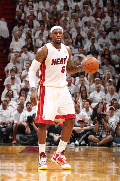 中超冠军数排行：海港4次夺冠并列第二，广州恒大8冠遥遥领先（中超夺冠次数榜：广州恒大8冠领跑，海港4冠并列第二）