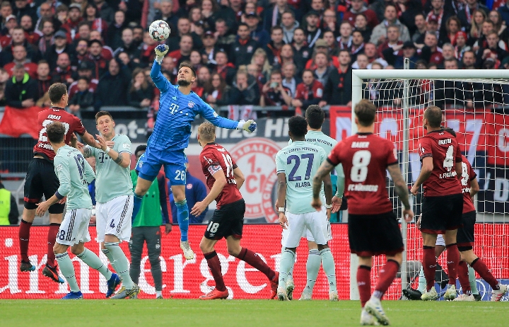 德天空：阿兹努世俱杯训练表现和态度不佳，让孔帕尼感到失望（德国天空体育：阿兹努在世俱杯训练中的态度与表现欠佳，令孔帕尼失望）