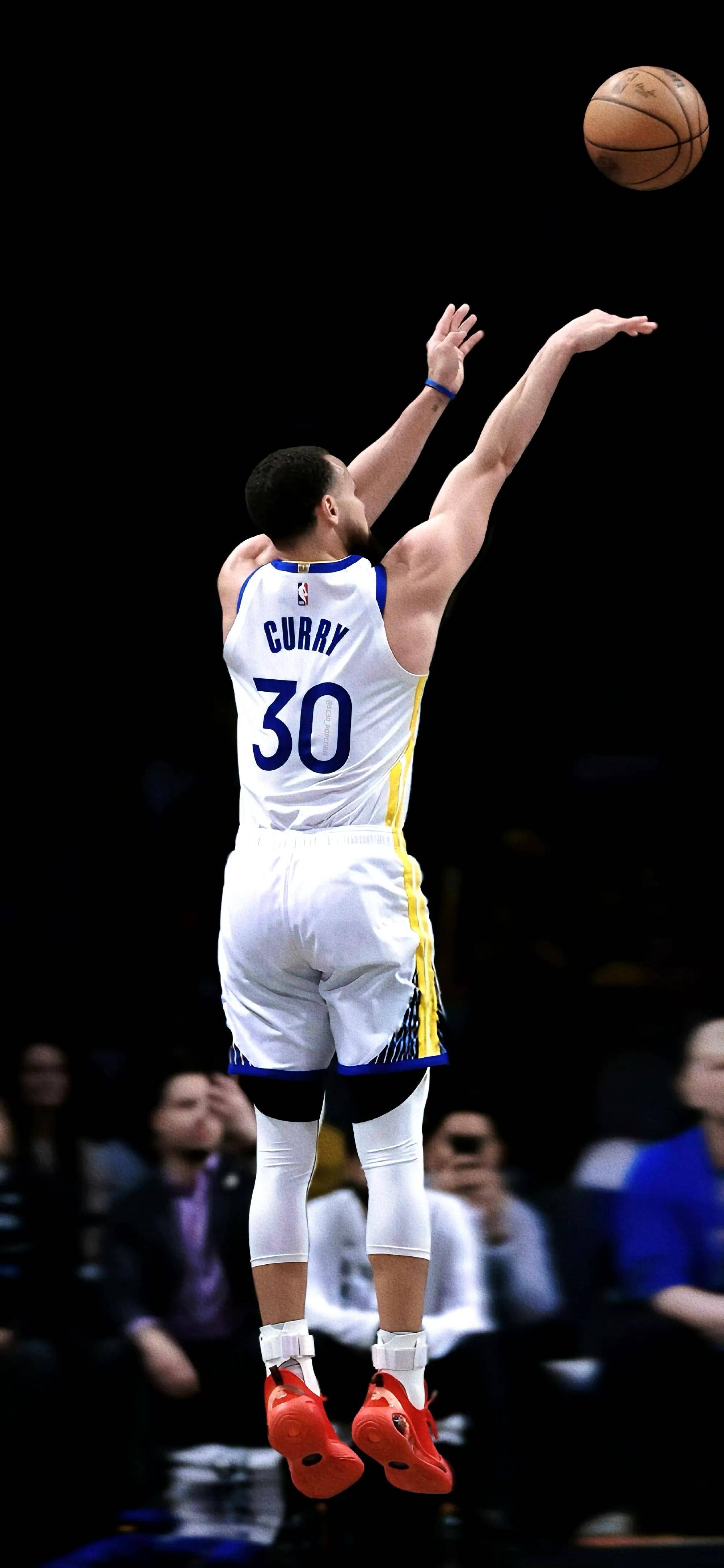 老雷：我无法想象贝林厄姆在世界杯上不首发；更担心后防不稳（老雷：贝林厄姆世界杯应铁定首发，我更担忧后防隐患）