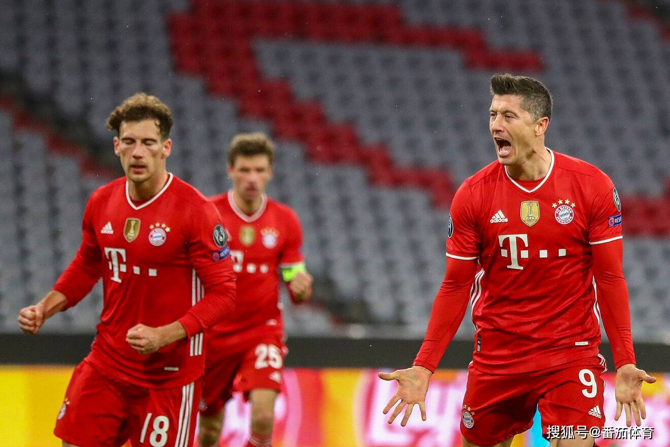 误判，意丁联赛中皮球从边网打进，裁判判罚进球有效（判罚失误：意丁赛场皮球从边网入网，主裁判定进球有效）