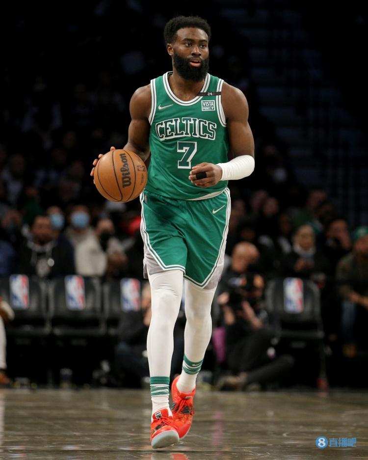 一场5-3逆转，让巴萨甩开2大争冠对手！创造历史：加冕西甲第3队（5-3翻盘，巴萨甩开两大争冠对手！载入史册：加冕为西甲历史第3队）