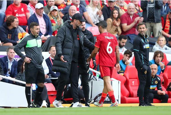 内马尔火线复出传射建功，带领桑托斯3-0赢下保级关键战（内马尔急速归队传射闪耀，率桑托斯3-0拿下保级生死战）