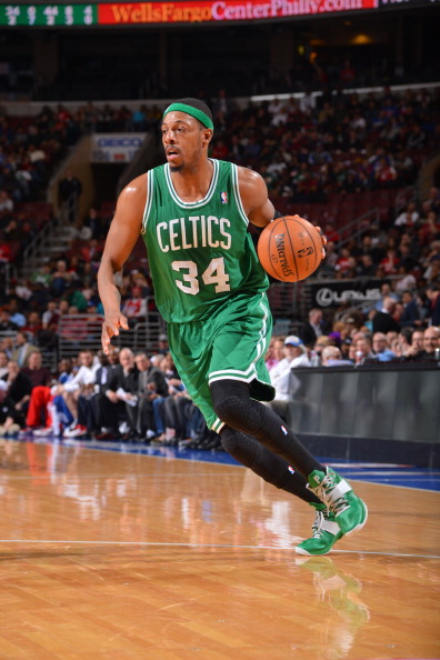 格林单节三分5投4中，雄鹿狂轰9记三分，客场4分领先（格林单节外线火热5中4，雄鹿飙进9记三分，客场领先4分）