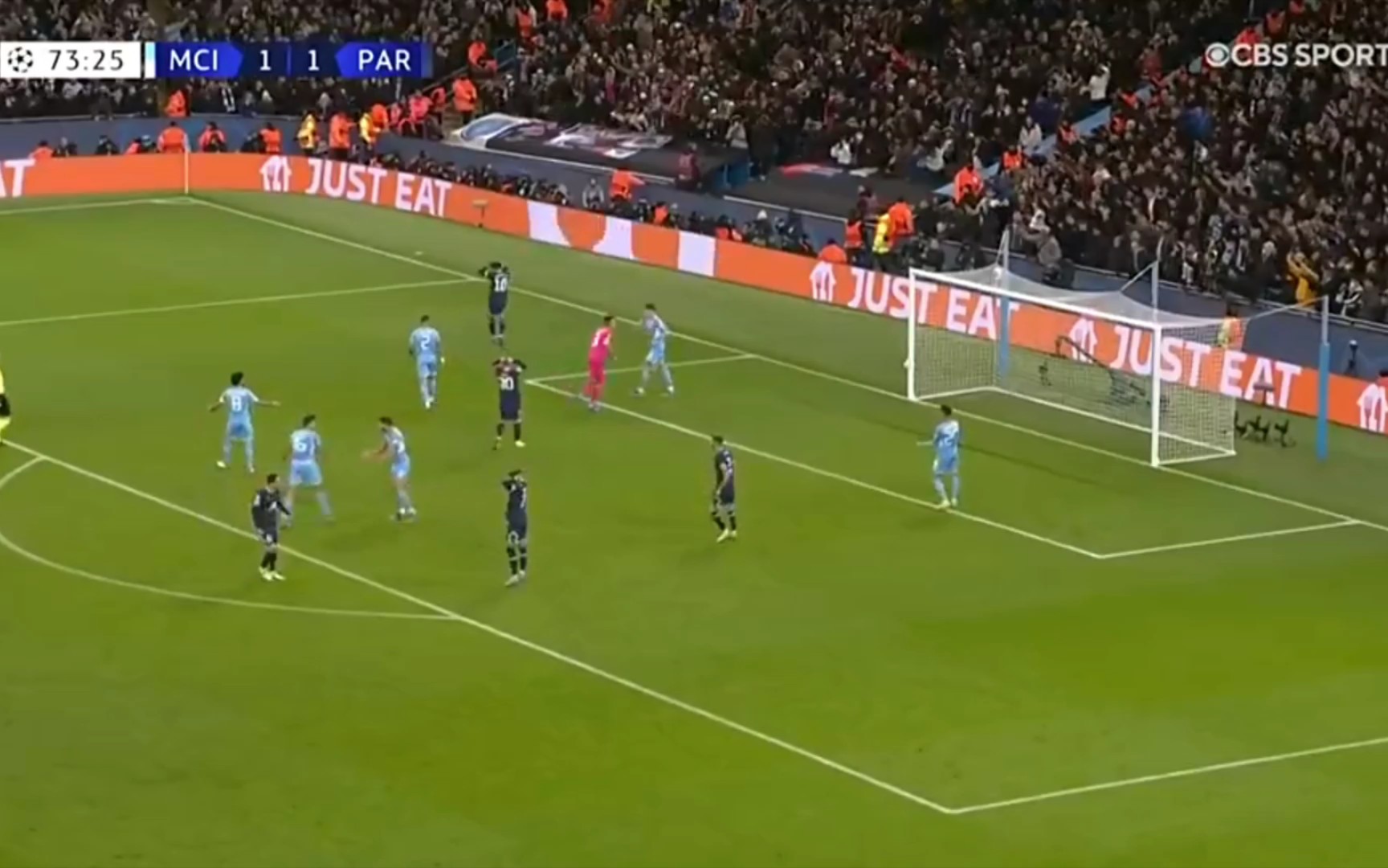 詹姆斯：亚当斯强的离谱，全队人加上教练组、安保才能卡住他（詹姆斯：亚当斯强到离谱，不把全队连同教练组和安保都拉上真拦不住）