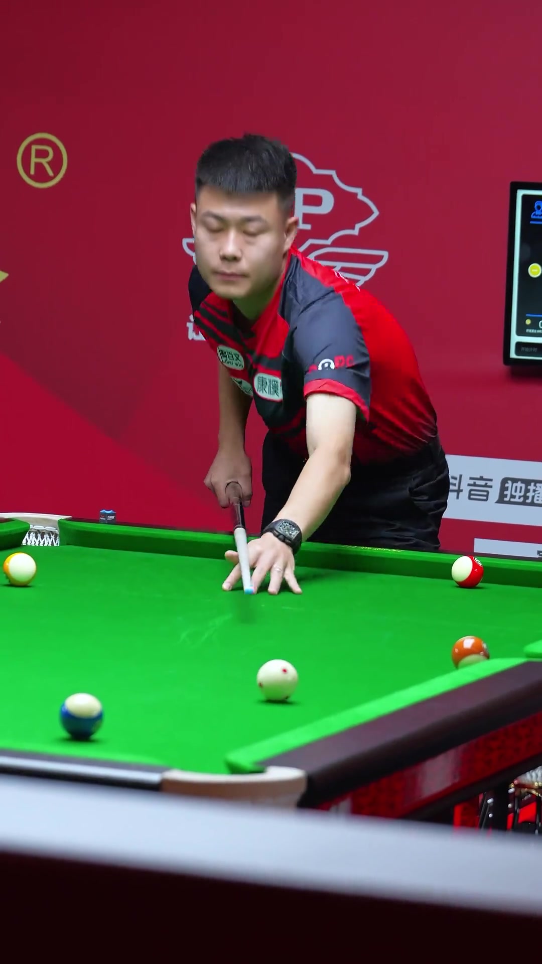 欧战对阵皇家社会上演帽子戏法，B费成历史首人.